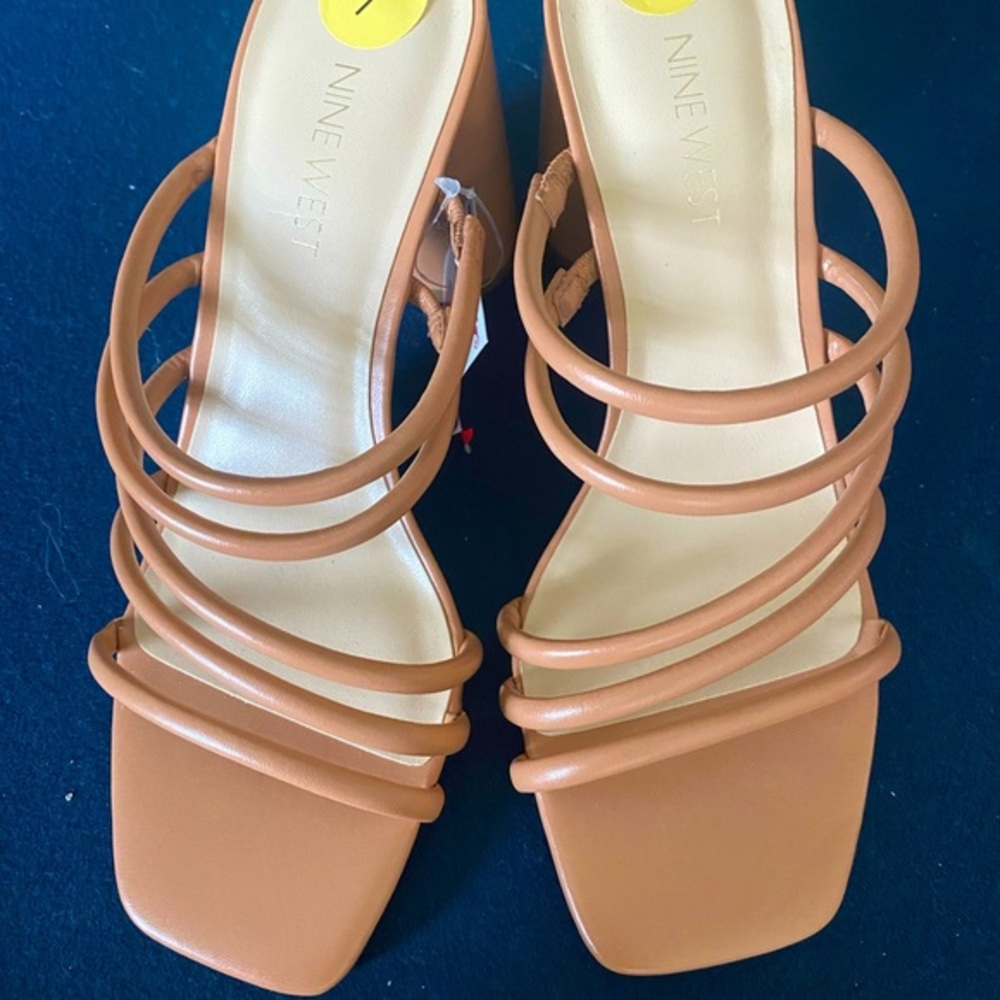 NINE WEST "faux leather" stewpot sandals with square toe and chunky heels!😍